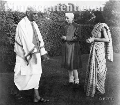 [Jawaharlal+Nehru-Indira+Gandhi-Sardar+Vallabhbhai+Patel.jpg]