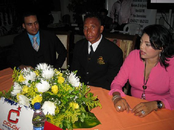 [ANGEL+GUZMAN,+IDELFONSO+MARTINEZ+Y+SANDRA+TAPIA.JPG]