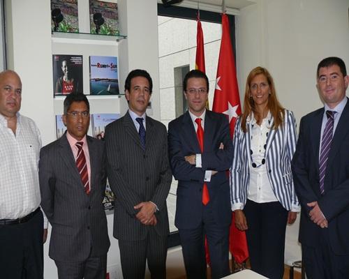 [Alejandro+Santos+firmó+un+acuerdo.jpg]