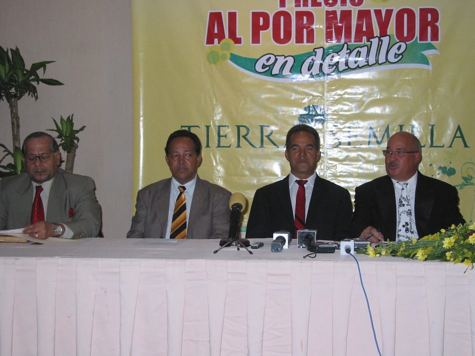 [OPTICA+ALMAZAR.JPG]