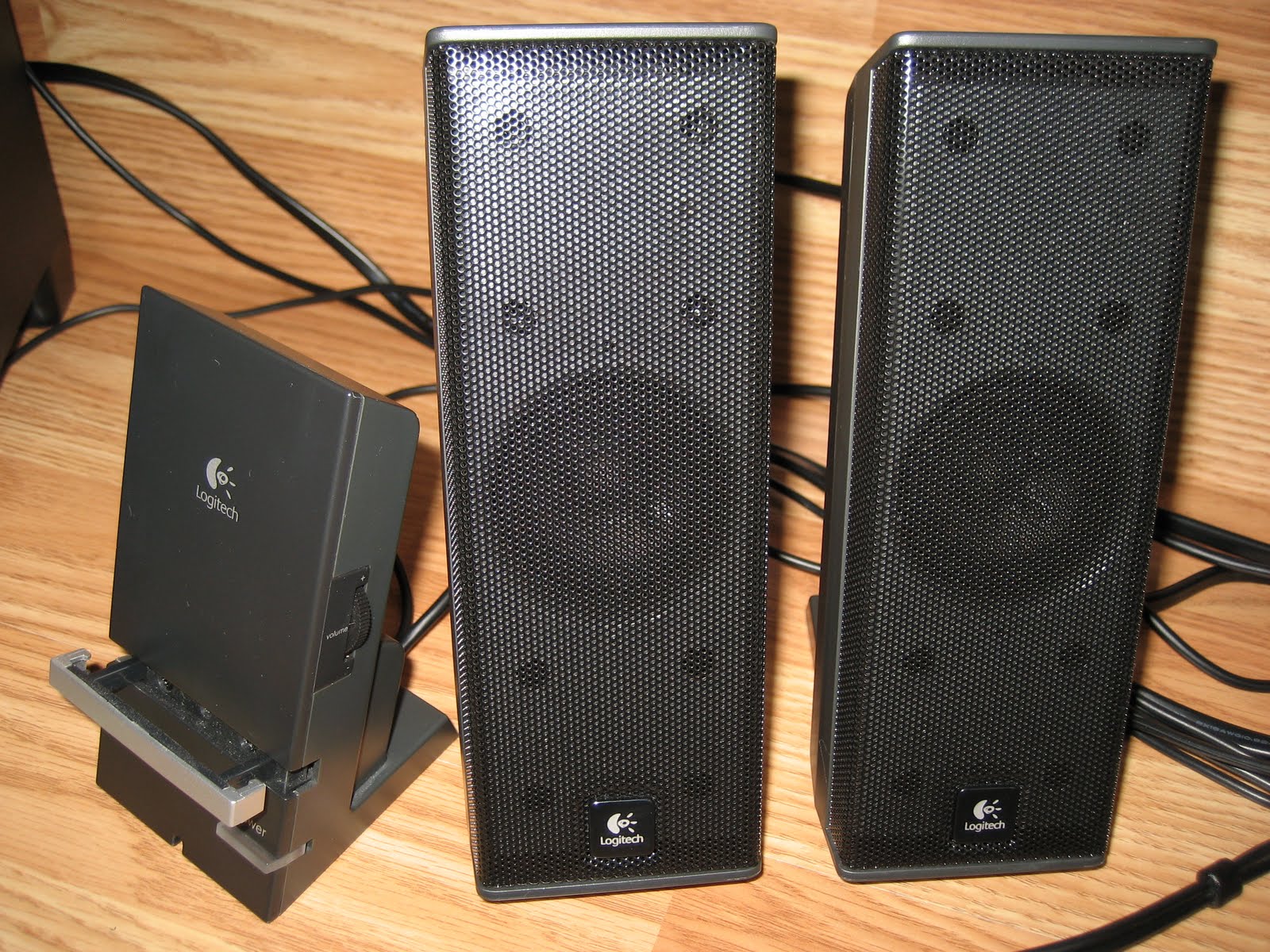 noboxtospeakof ( no box to speak of ) Logitech X240 PC 2.1 Speakers