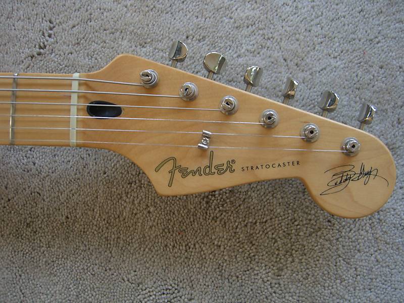 [Buddy+Guy+Strat+headstock.JPG]
