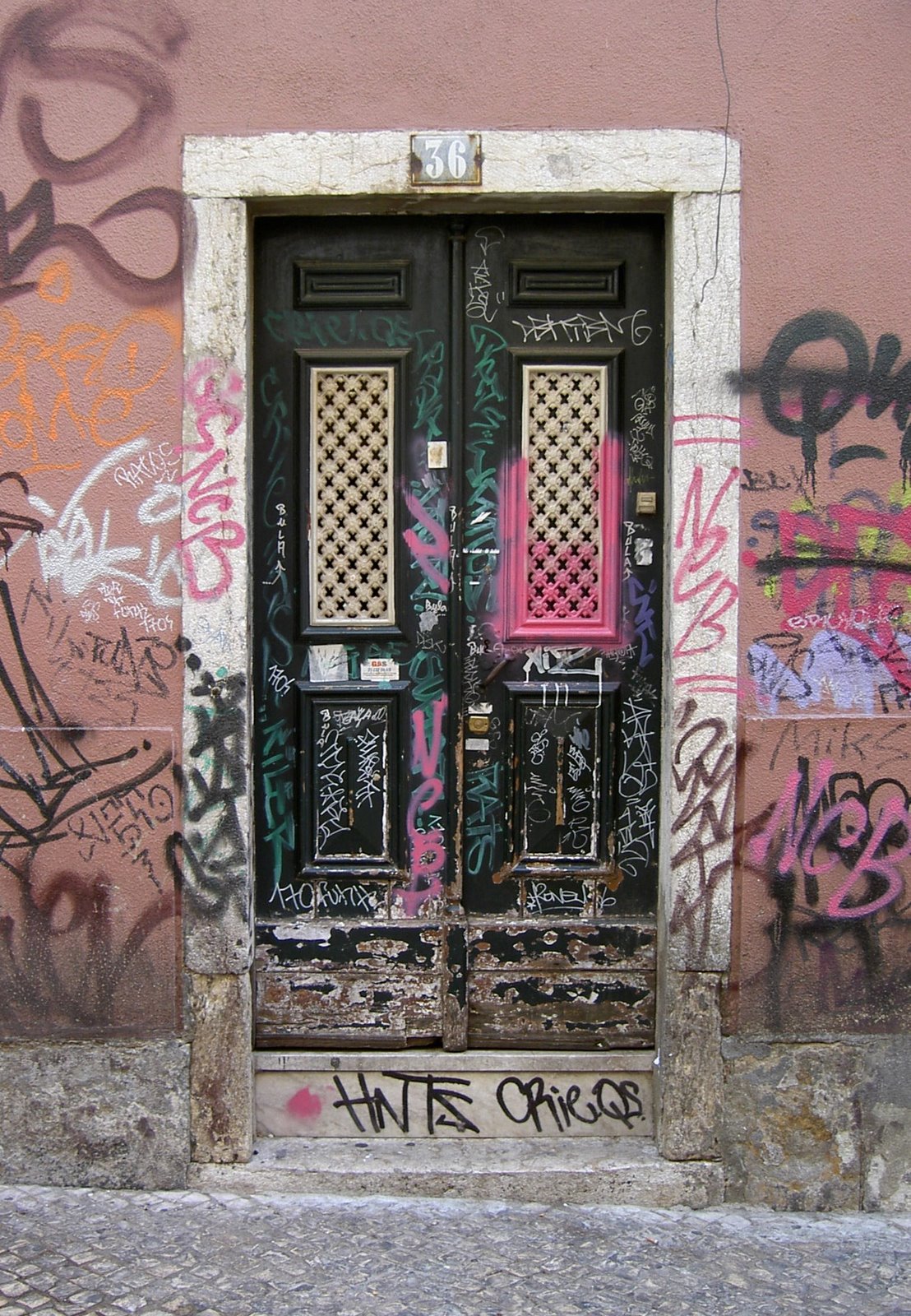 [Lisboa_door05.jpg]
