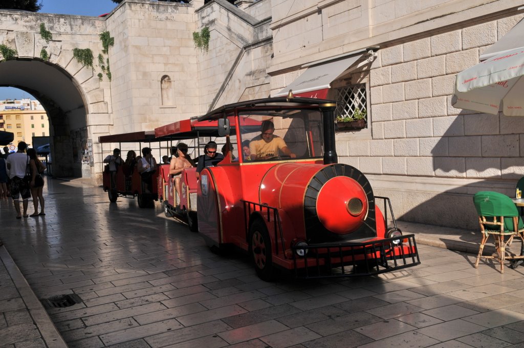 [CTR_9399-713908.jpg]