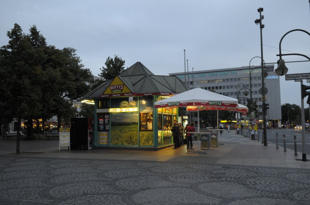 [_CTR5885-713430.jpg]