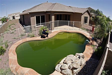 [2008-06-12T212429Z_01_NOOTR_RTRIDSP_3_SCIENCE-USA-HOUSING-MINNOWS-DC.jpg]