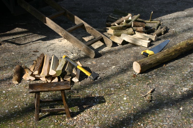 [chopping+wood.jpg]