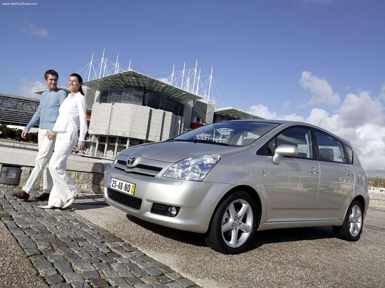 http://4.bp.blogspot.com/_xhqjRo6NERQ/S8l_pOlUScI/AAAAAAAAIDw/XxK5Mz2bAwk/s1600/Toyota-Corolla_Verso_VVTi_2004_1280x960_wallpaper_02.jpg