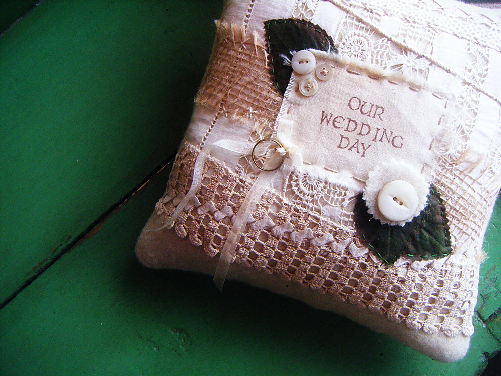 Homespun Ireland vintage wool and lace ring pillow