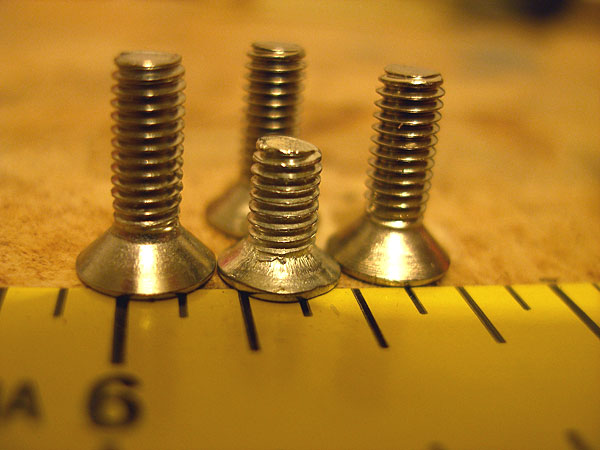 [routerbase-screws.jpg]