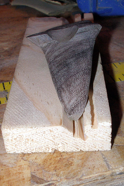 [dolphinpen-carving02.jpg]