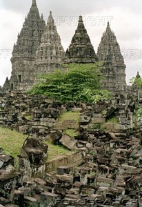 [prambanan-temple-java_~435015.jpg]