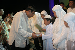 Acara Penyerahan Bingkisan Qatam Qur,an di Ramadhan Fair 2008.