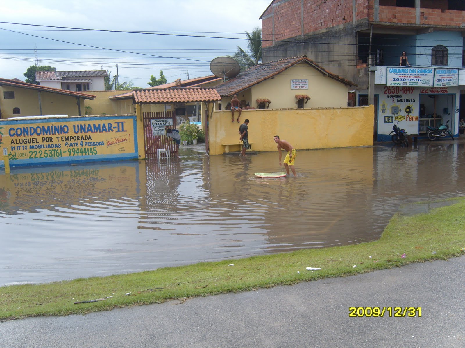 [lixo,+alagamentos+31+dezembro+e+anuncios+019.jpg]