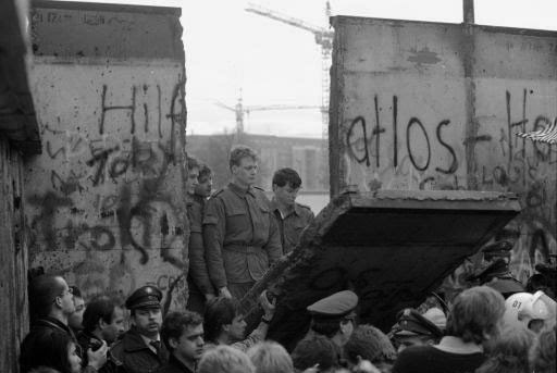 [009_berlin_wall_open.jpg]
