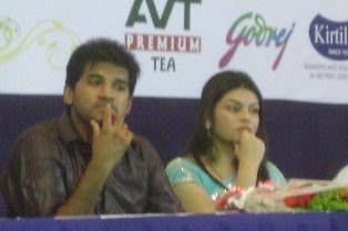 Vijay Yesudas & his wife Darsana