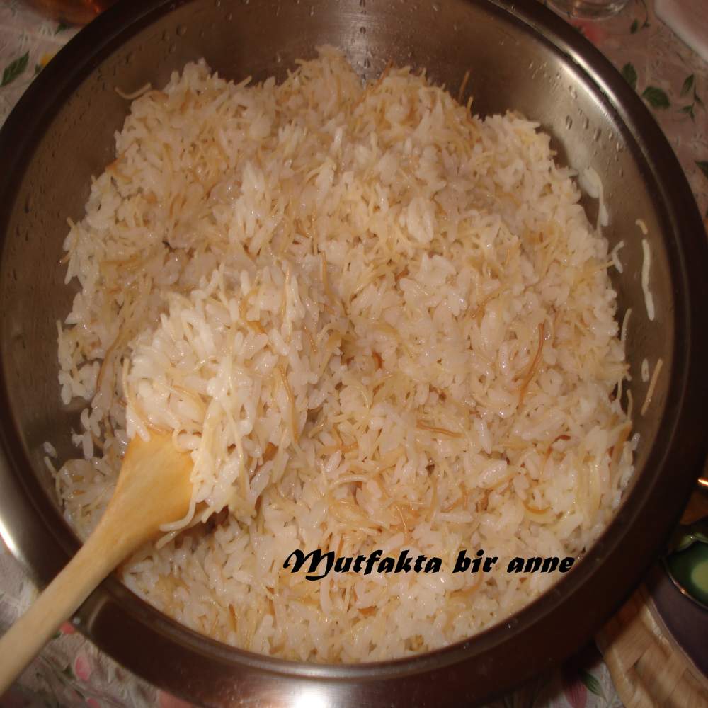 Tel Şehriyeli Pilav Tarifi – Pilav Tarifleri Tel Şehriyeli Pilav Tarifi – Pilav Tarifleri
