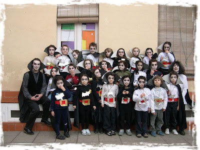 DISFRAZ ESCOLAR DE DRÁCULA DISFRAZ ESCOLAR DE DRÁCULA