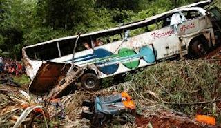 Foto Foto Seputar Kecelakaan Bus Kramat Jati Botams Foto Foto Seputar Kecelakaan Bus Kramat Jati Botams