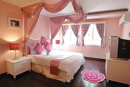 hello kitty girls room. valentines girls bedroom. Hello Kitty sweet pink for Valentines's girl room