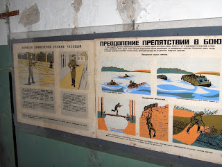 Soviet posters: techniques to stand guard and assault