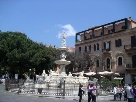 [small+fountain.jpg]