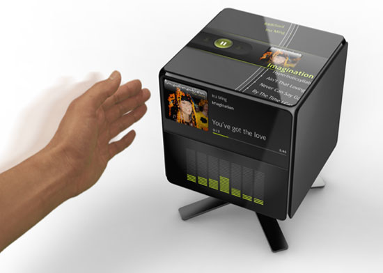 La Pc con forma de Cubo y 5 pantallas en cada lado La Pc con forma de Cubo y 5 pantallas en cada lado