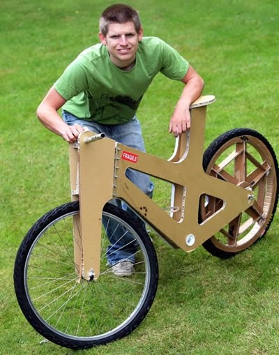Bicicleta hecha de Cartón Bicicleta hecha de Cartón