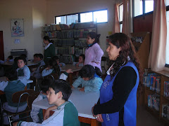 párvulos visitando biblioteca pública