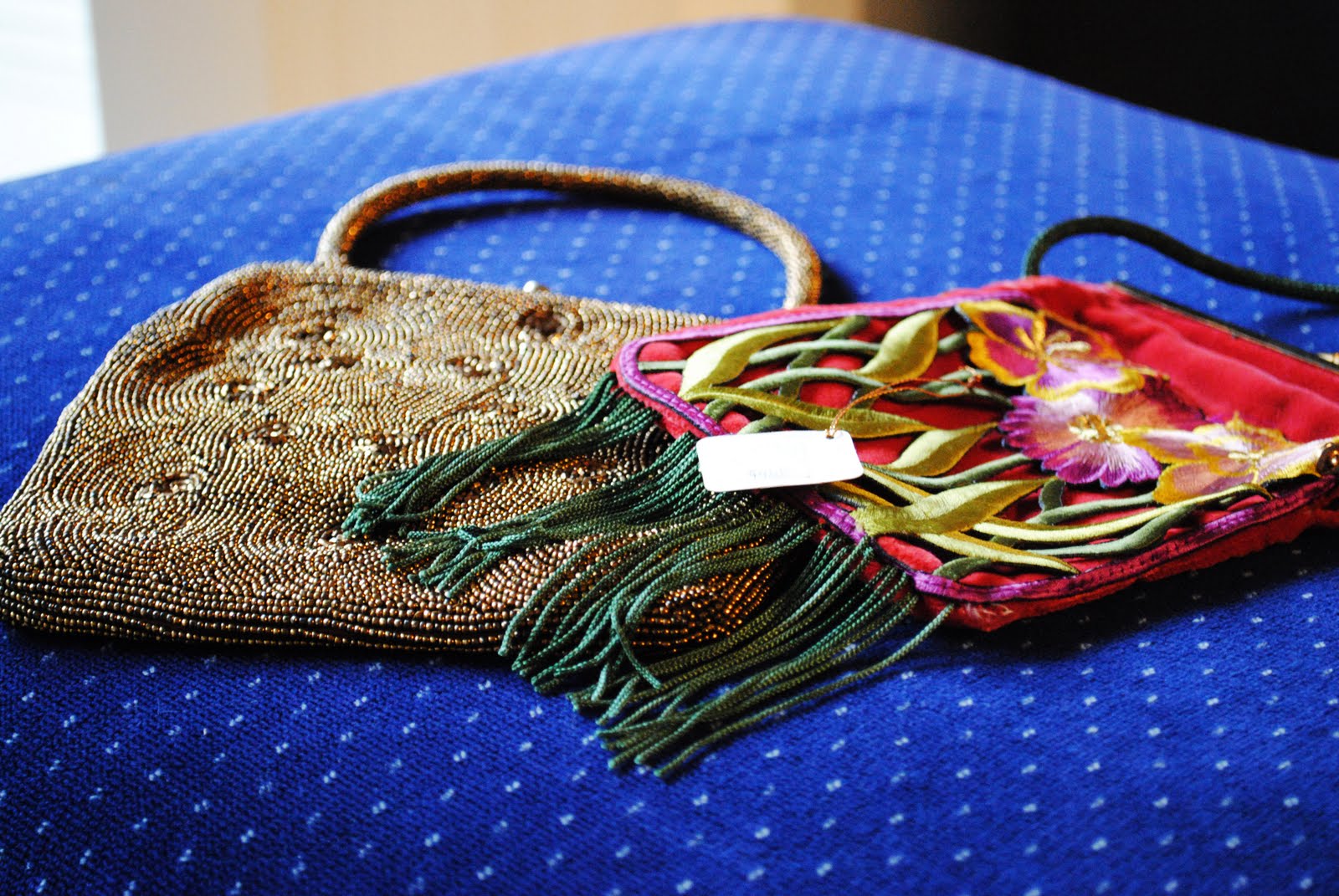 http://4.bp.blogspot.com/_yDPlf6giuwA/THX6W94tYUI/AAAAAAAAAPs/5V13oVh93_Y/s1600/gma+purses.jpg