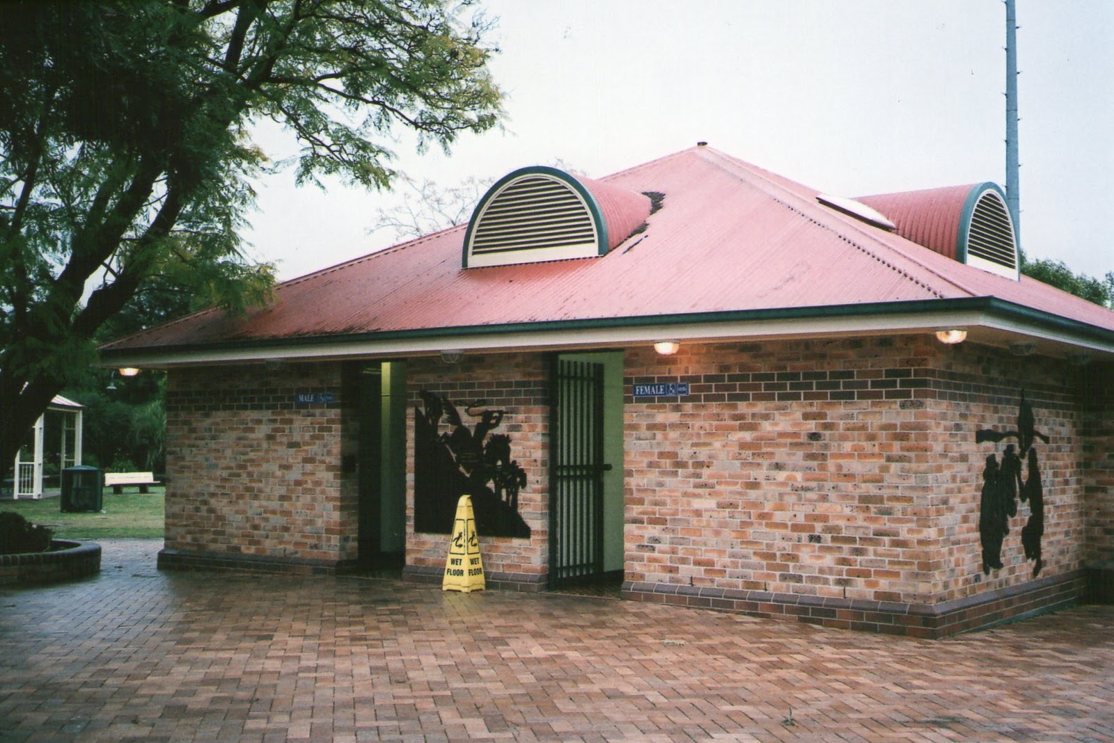 Red's Australia! Australia's Scenic Public Toilets 8 Gunnedah, New South Wales