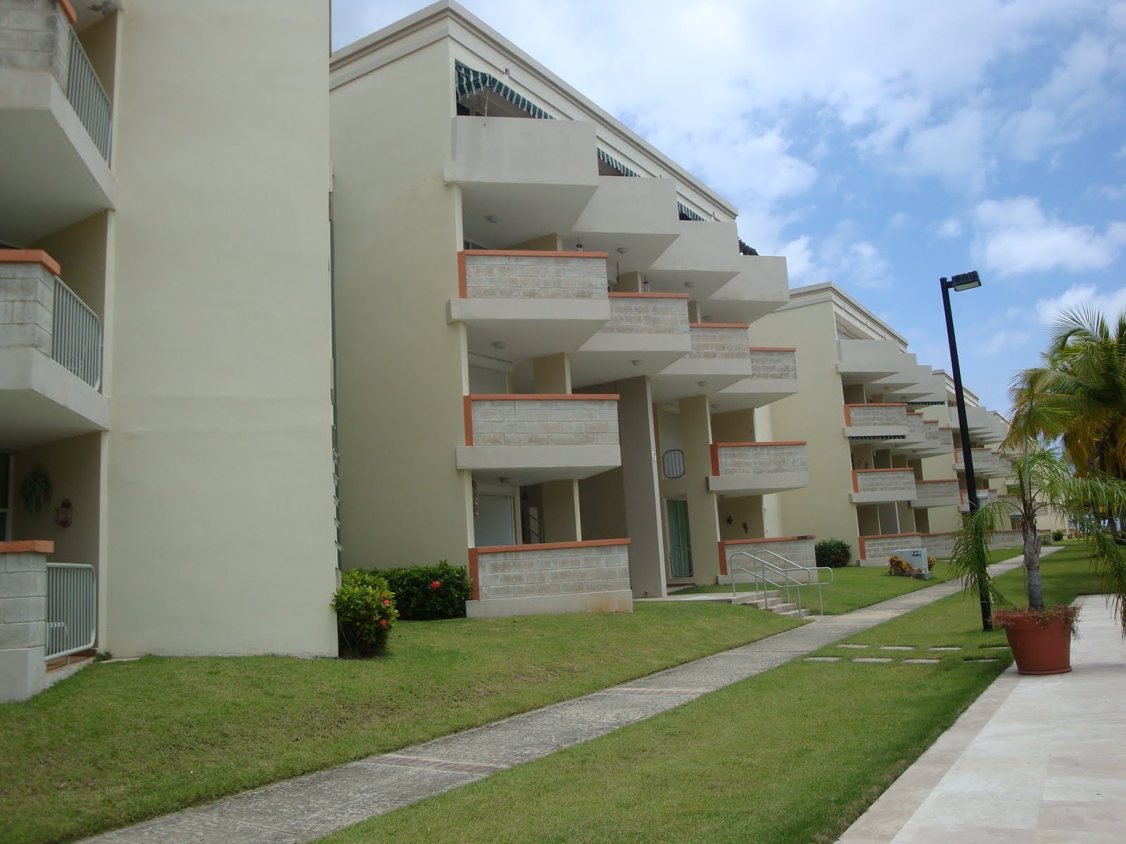 AULI REAL ESTATE TEL. (787) 4499800 VEREDAS