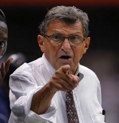 [joe_paterno_pointing.jpg]