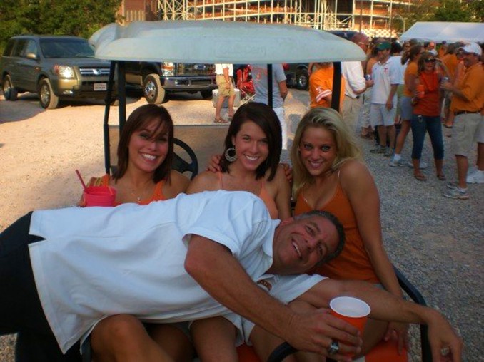 [Bruce+Pearl+on+chicks.jpg]