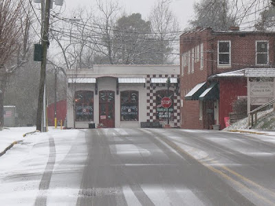 Ellijay, Georgia experienced it's first snow today. Ellijay, Georgia experienced it's first snow today.