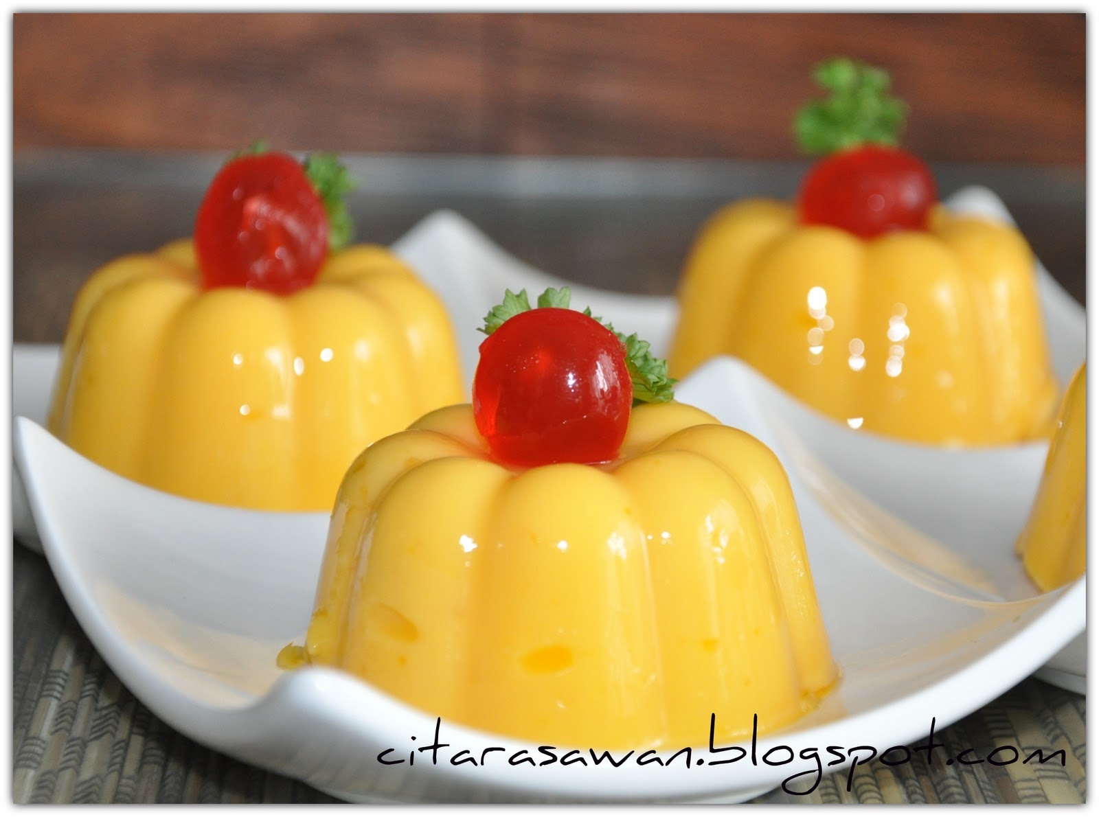 Puding Kastard Jagung , dingin, lembut dan berkrim