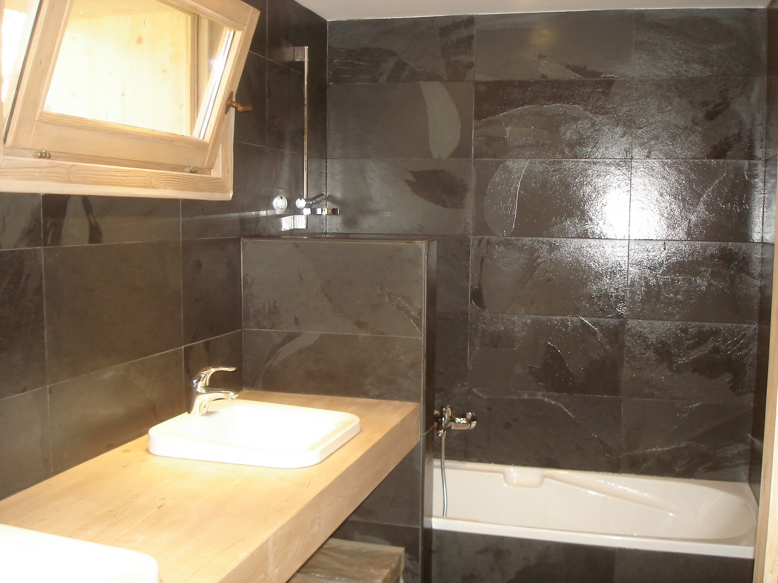 Salle de bain bleue canard avec haute qualité fonds d'écran ...