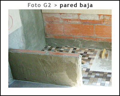 Pared baja para aprovechar mampara de baño existente al momento de reformar el baño y sacar la bañera para poner plato de ducha de obra. Pared baja para aprovechar mampara de baño existente al momento de reformar el baño y sacar la bañera para poner plato de ducha de obra.