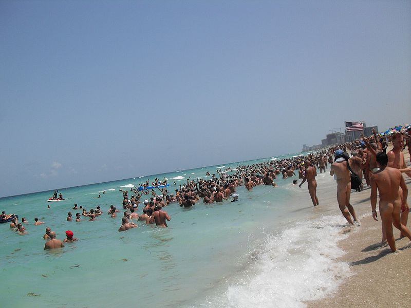 [800px-Haulover-beach-2.JPG]