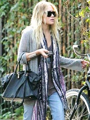 [Mary_kate_Olsen_Out_And_About_In_Hollywood__October_25__2007.jpg]