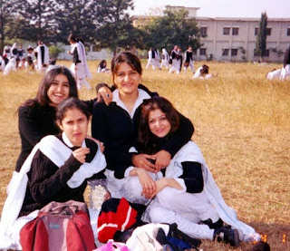 Pakistani School Girls Grupe Picture