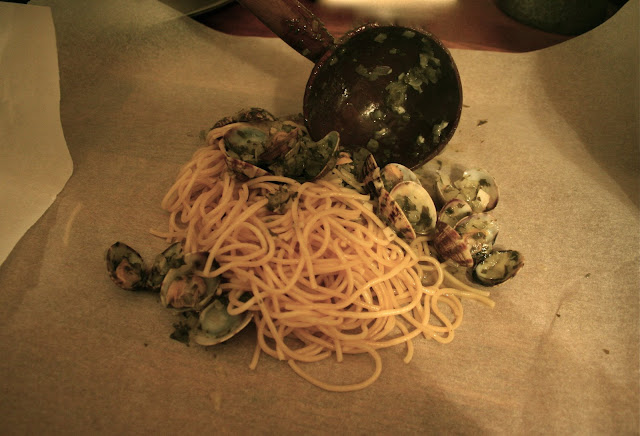 Making spaghetti vongole al cartoccio, msmarmitelover's supper club