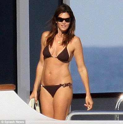 Cindy Crawford Sizzles In Sexy Bikini At St Tropez