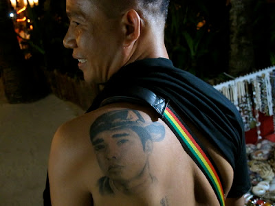 This guy is a police in Boracay who is a true blue Francis Magalona fan. This guy is a police in Boracay who is a true blue Francis Magalona fan.