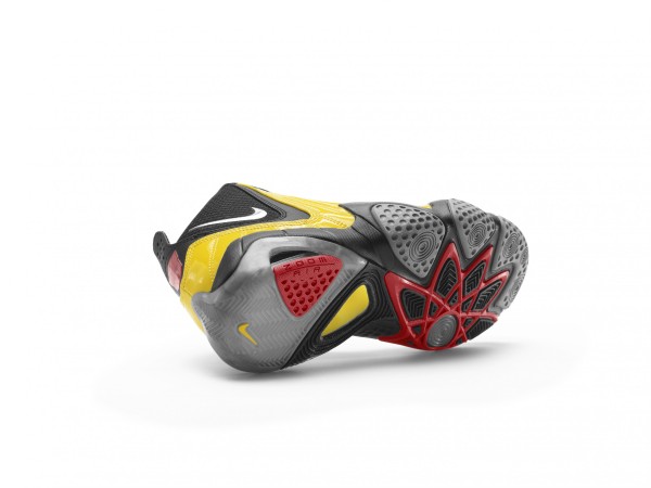 [qs_transformers_basketball_bumblebee_outsole-600x450.jpg]