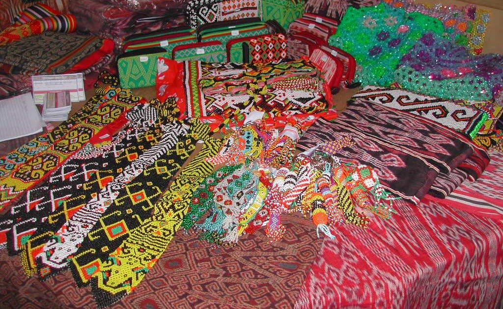 WIRAUSAHA DI BIDANG KERAJINAN TEKSTIL