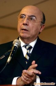 O marido bebe todos os dias de folga também com amigos
