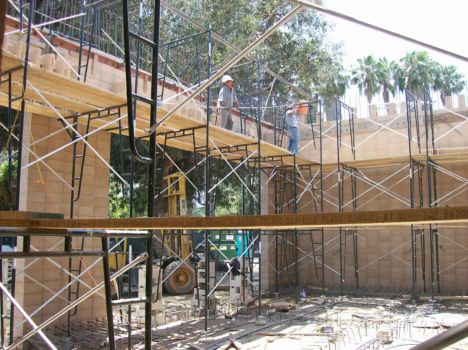 [cmu+walls+and+scaffolding.JPG]