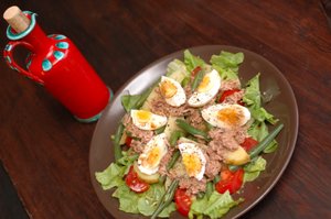 [Fnizza-salat.JPG]