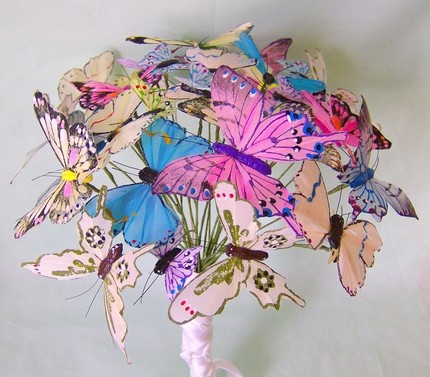 Butterflies make up this unique wedding bouquet by idotakeu on Etsy and are Butterflies make up this unique wedding bouquet by idotakeu on Etsy and are